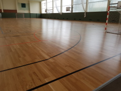 Neues Parkett in der Spielhalle im Sportforum