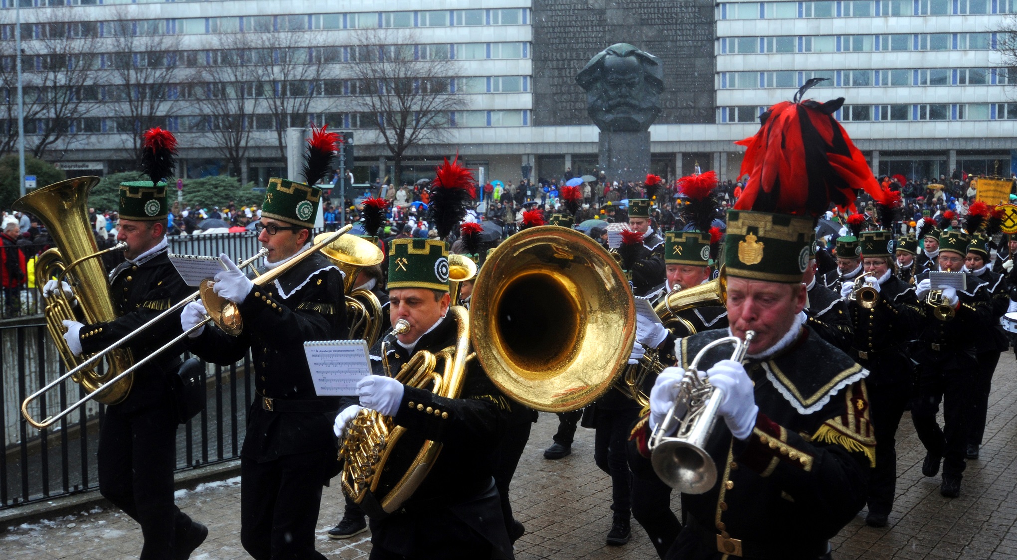 Die Große Bergparade findet in Chemnitz in jedem Jahr am Vortag des 1. Advents statt.