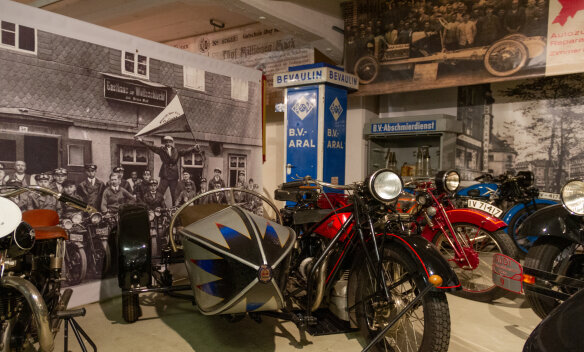 Blick in die Dauerausstellung  des Fahrzeugmuseums