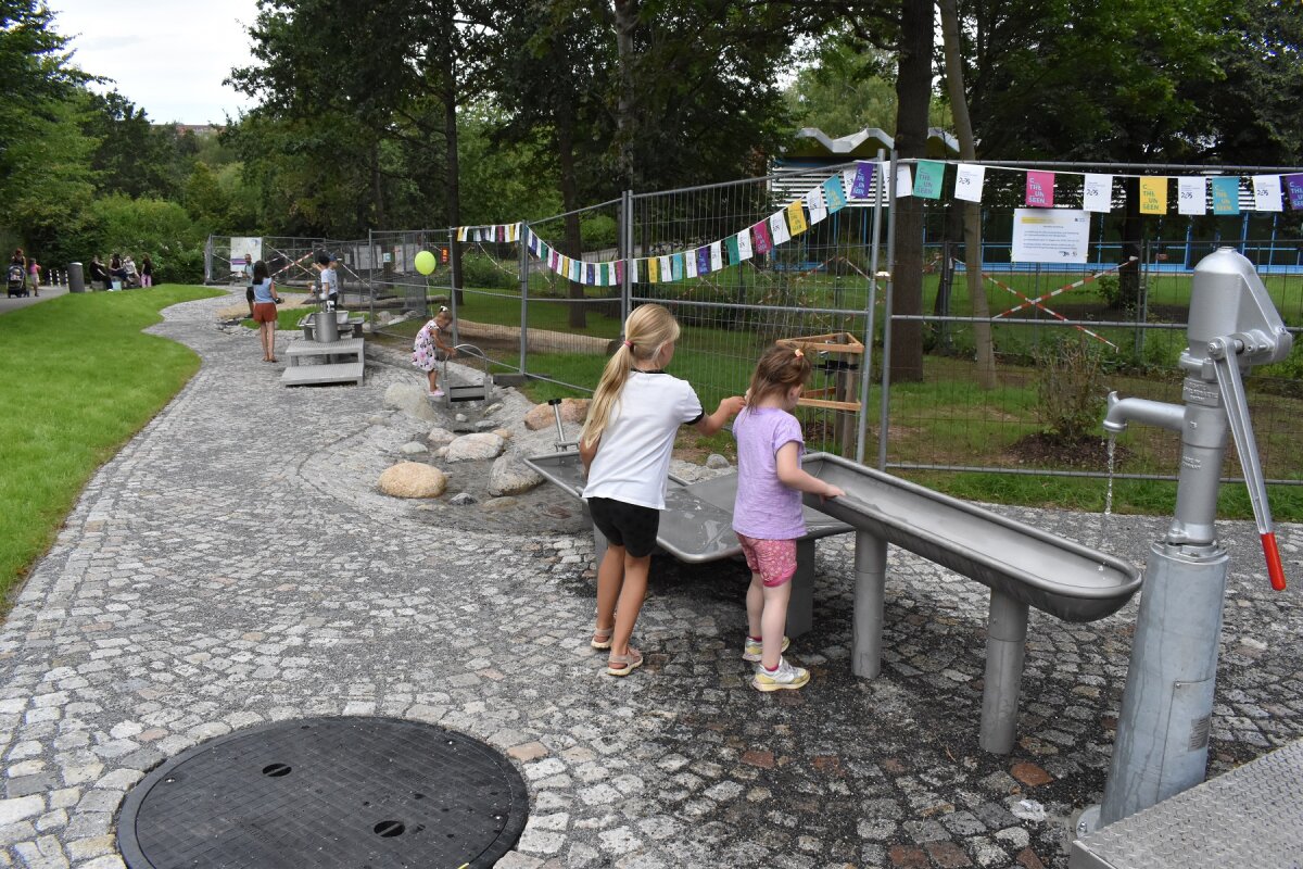 Im Park Morgenleite geht im Chemnitzer Stadtgebiet der erste Wasserspielplatz in Betrieb.